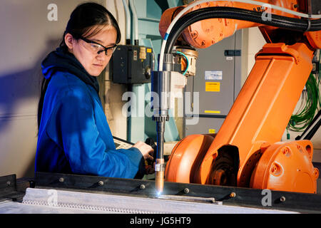 Il filo ad arco + produzione additiva a Cranfield University Foto Stock