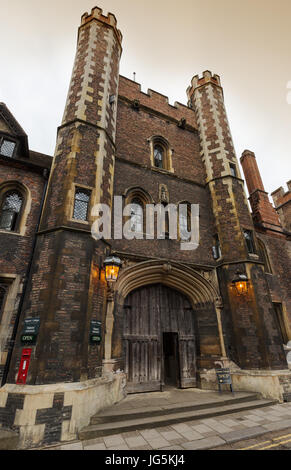 Queens gatehouse, ex ingresso principale al Queens College di Cambridge, risalente al XV secolo, Queens Lane, Cambridge Regno Unito Foto Stock