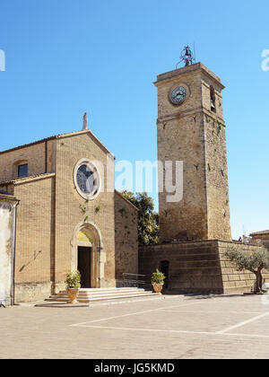 Esterno di una antica chiesa romanica a Rocca San Giovanni (Italia) Foto Stock