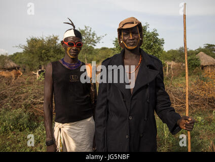 Leader durante la Kael fat uomini cerimonia nella tribù Bodi, valle dell'Omo, Hana Mursi, Etiopia Foto Stock