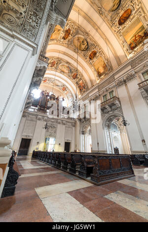 Visitando la Cattedrale di Salisburgo in Austria Foto Stock