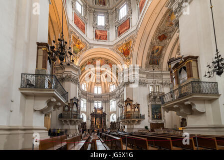 Visitando la Cattedrale di Salisburgo in Austria Foto Stock