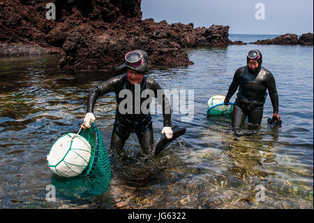 Haenyeo, il famoso sub femmina sul patrimonio mondiale dell'Unesco la isola di Jejudo, Corea del Sud Foto Stock