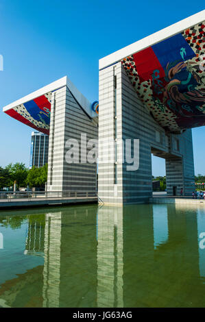 Enorme cancello al Parco Olimpico, Seoul, Corea del Sud Foto Stock