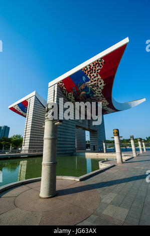 Enorme cancello al Parco Olimpico, Seoul, Corea del Sud Foto Stock