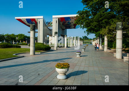 Enorme cancello al Parco Olimpico, Seoul, Corea del Sud Foto Stock