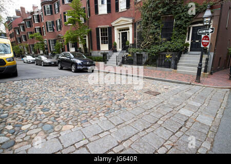 Vecchia strada in ciottoli in piazza louisburg beacon hill Boston STATI UNITI D'AMERICA Foto Stock