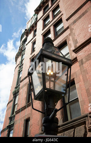 Giorno gas illuminato illuminazione stradale in gioia street beacon hill Boston STATI UNITI D'AMERICA Foto Stock