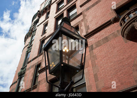 Giorno gas illuminato illuminazione stradale in gioia street beacon hill Boston STATI UNITI D'AMERICA Foto Stock