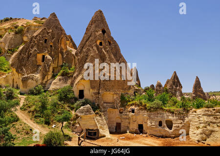 Occupati abitazioni rupestri a Goreme National Park, Cappadocia, Turchia. Foto Stock