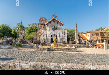 San Stanislao chiesa di pietra in Altos de Chavon, Repubblica Dominicana. Foto Stock