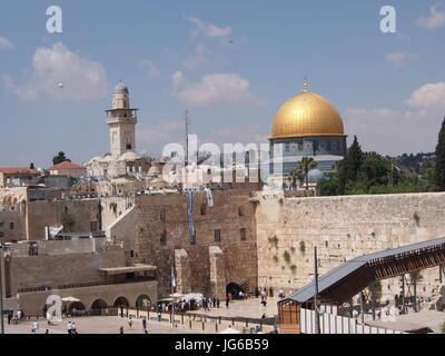 Gerusalemme, Israele - 02 Giugno, 2017: i sacri luoghi religiosi del Muro occidentale e la Cupola della roccia Foto Stock