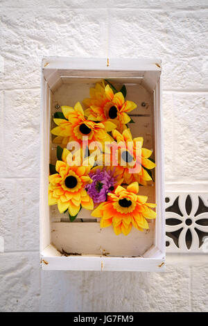 La decorazione floreale accanto alla porta meridionale, Italia Foto Stock