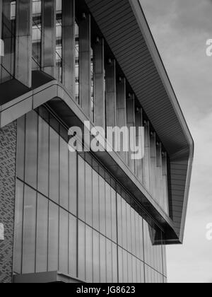 La lettura della stazione ferroviaria di Reading, Berkshire, Inghilterra. Foto Stock