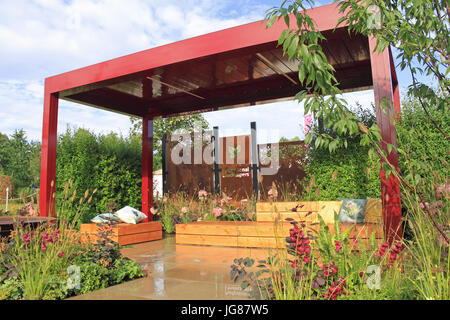 Associazione dei giardinieri professionali "Il Posto per Incontrare". Dispongono di giardino. RHS Hampton Court Palace Flower Show, Londra, Inghilterra, Regno Unito. Premere Anteprima il giorno 3 luglio 2017. Fiore annuale mostra organizzata dalla Royal Horticultural Society. Visualizza corre da martedì 4 luglio fino a domenica 9 luglio 2017. Ian bottiglia / Alamy Live News Foto Stock