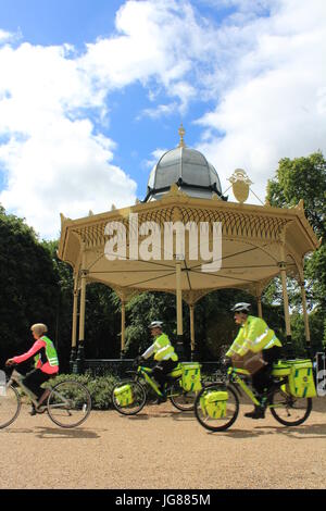 Newcastle, Regno Unito. 2 lug 2017. Newcastle city bike campione olimpionico, Jason Queally, era a lanciare con il Sindaco di Newcastle & centinaia di ciclisti. Credito: David Whinham/Alamy Live News Foto Stock