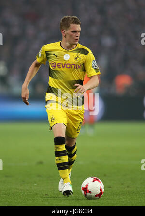 Berlino, Germania. 27 Maggio, 2017. FILE - Dortmund Matthias Ginter in azione durante la DFB Cup finale tra Eintracht Francoforte e Borussia Dortmund presso lo stadio olimpico di Berlino, Germania, 27 maggio 2017. Foto: Jan Woitas/dpa-Zentralbild/dpa/Alamy Live News Foto Stock