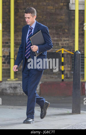 Londra, Regno Unito. 4 Luglio, 2017. Gavin Williamson MP, Chief Whip, arriva al 10 di Downing Street per una riunione del gabinetto. Credito: Mark Kerrison/Alamy Live News Foto Stock