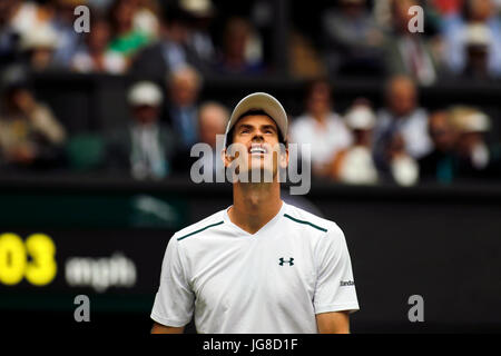 Londra, Regno Unito. 3 Luglio, 2017. Wimbledon: Andy Murray DEL REGNO UNITO. 3 Luglio, 2017. durante il suo match di primo turno contro Alexander Bublik sul Centre Court di Wimbledon Credito: Adam Stoltman/Alamy Live News Foto Stock