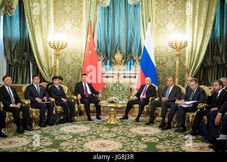 Mosca, Russia. 4 Luglio, 2017. Il presidente cinese Xi Jinping tiene colloqui con il suo omologo russo Vladimir Putin al Cremlino di Mosca, Russia, 4 luglio 2017. Credito: Li Xueren/Xinhua/Alamy Live News Foto Stock