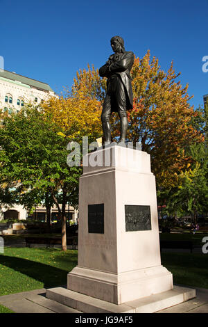 Stato di Robert Burns a Dorchester Square a Montreal, Canada. Burns (1759 - 1796) è la Scozia il poeta nazionale. Foto Stock