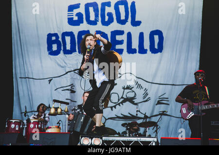 Gogol Bordello effettuando in corrispondenza di Barclaycard British Summertime in Hyde Park Foto Stock