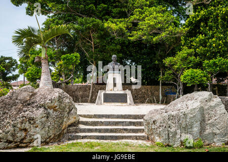 Una statua commemorativa in Isola di Taketomi Prefettura di Okinawa in Giappone. Foto Stock