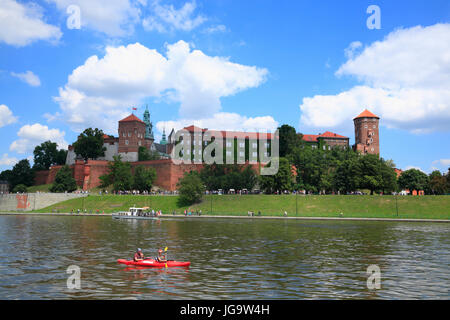 Castello di Wawel fiume Wisla (Vistola), Cracovia, in Polonia, in Europa Foto Stock