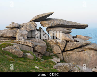 Il pulpito formazione di roccia, St. Mary's isole Scilly, Cornwall Inghilterra England Regno Unito. Foto Stock