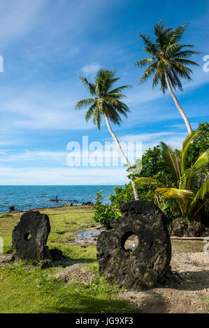 Il denaro in pietra sull'isola di Yap, Stati Federati di Micronesia Foto Stock