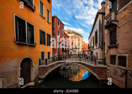 Tranquillo canale di Venezia, Italia Foto Stock