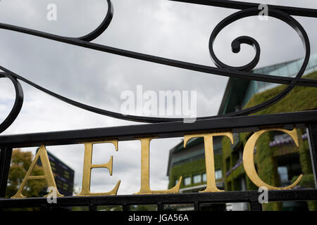 La porta principale dell'AELTC (All England Lawn Tennis Club) durante il torneo di Wimbledon Tennis campionati, il 3 luglio 2017, a Wimbledon, Londra, Inghilterra. Foto Stock