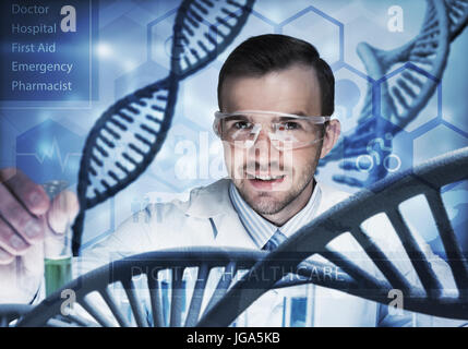 Bello scienziato per fare ricerca sulla molecola di DNA struttura Foto Stock