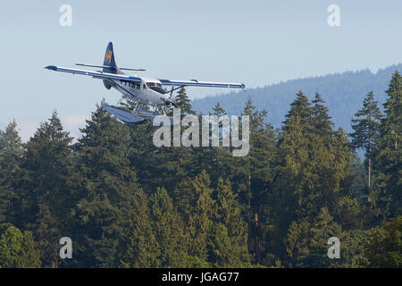 Porto aria turbo otter idrovolanti avvicinando il porto di Vancouver, British Columbia, Canada. Foto Stock