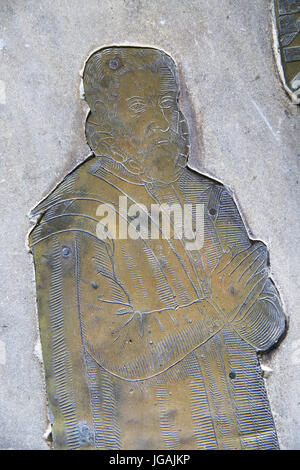 Tudor memoriali in ottone Edward Duca famiglia, 1593, St Mary chiesa parrocchiale, Benhall, Suffolk, Inghilterra, Regno Unito Foto Stock