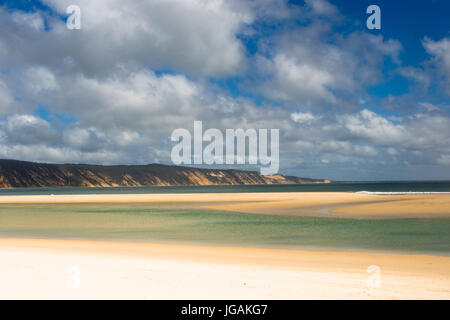 Doppio punto di isola e le sabbie colorate di Rainbow Beach, Great Sandy National Park, Queensland, Australia. Foto Stock