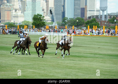 La Decima annuale di Veuve Clicquot Polo Classic a Liberty State Park - Gioco e gli avvistamenti con: atmosfera dove: Città di Jersey, New Jersey, Stati Uniti quando: 04 giu 2017 Credit: Ivan Nikolov/WENN.com Foto Stock