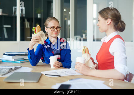 Pranzo in ufficio Foto Stock
