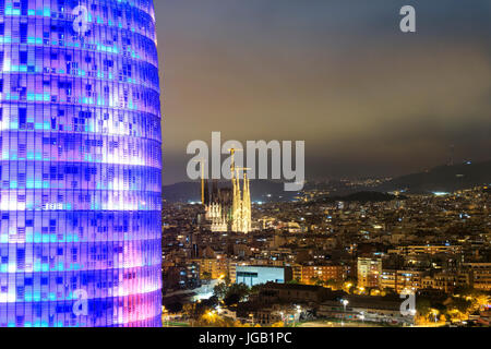 Torre Agbar e la Sagrada Familia, attrattive di Barcellona, Spagna Foto Stock