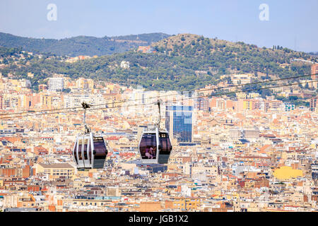 Funivia tra mare e collina di Montjuic, Barcellona, Spagna Foto Stock