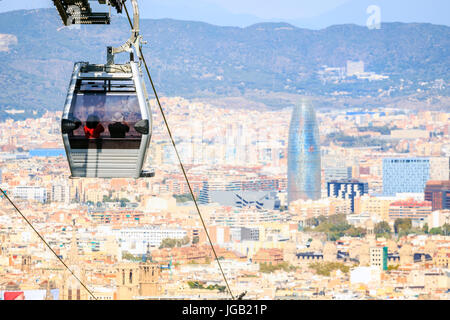 Funivia tra mare e collina di Montjuic, Barcellona, Spagna Foto Stock