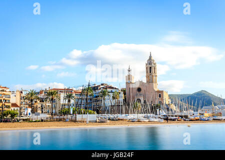 Centro citta' della bellissima Sitges, Catalogna, Spagna Foto Stock