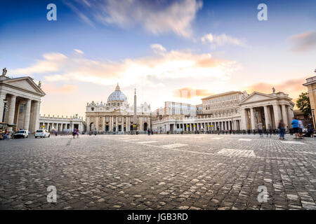 La basilica di san Pietro e Piazza di Città del Vaticano, Roma, Italia Foto Stock