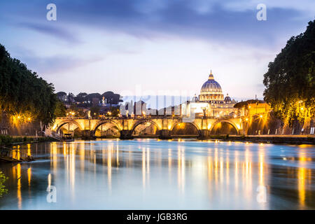 La Basilica di San Pietro e Piazza di Città del Vaticano, Roma, Italia Foto Stock