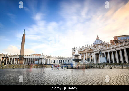 La Basilica di San Pietro e Piazza di Città del Vaticano, Roma, Italia Foto Stock