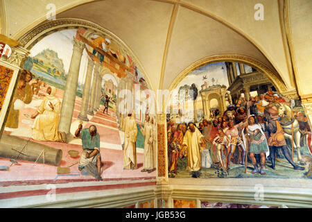 Affreschi rinascimentali, vita di san Benedetto, dipinti del Sodoma, Chiostro grande, Abbazia di Monte Oliveto maggiore, Toscana, Italia Foto Stock