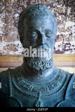 A Cuacos De Yuste, provincia di Cáceres, Estremadura, Spagna. Monasterio de San Jeronimo De Yuste. Yuste monastero. Busto di Carlo V imperatore del Sacro Romano Impero Foto Stock