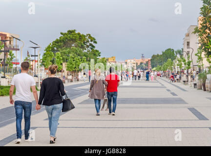 MAMAIA, Romania - 17 giugno 2015. Il lungomare con passeggiate turistiche. Foto Stock