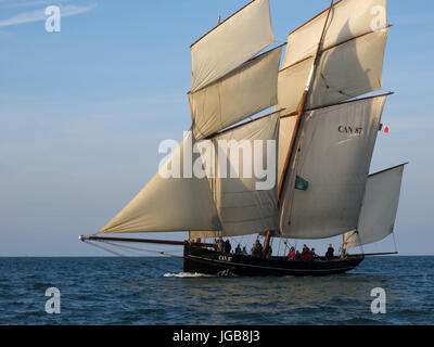 La Cancalaise, Antica Regata a vela, Binic porto vicino Saint-Brieuc, Cotes-d'Armor, Bretagne, Bretagna, Francia, Europa Foto Stock