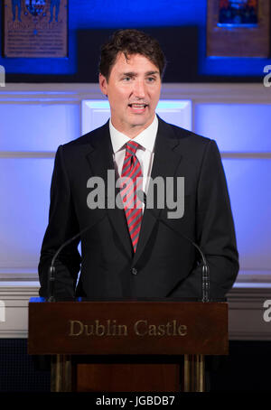 Il primo ministro canadese Justin Trudeau fa un discorso presso il Castello di Dublino durante la sua visita ufficiale in Irlanda. Foto Stock